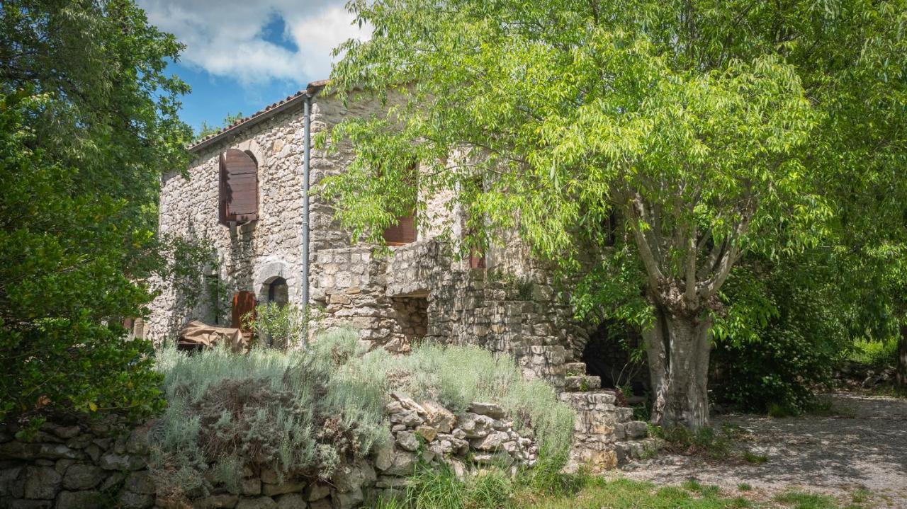 Roulottes Et Cabanes De Saint Cerice Vogue Bagian luar foto