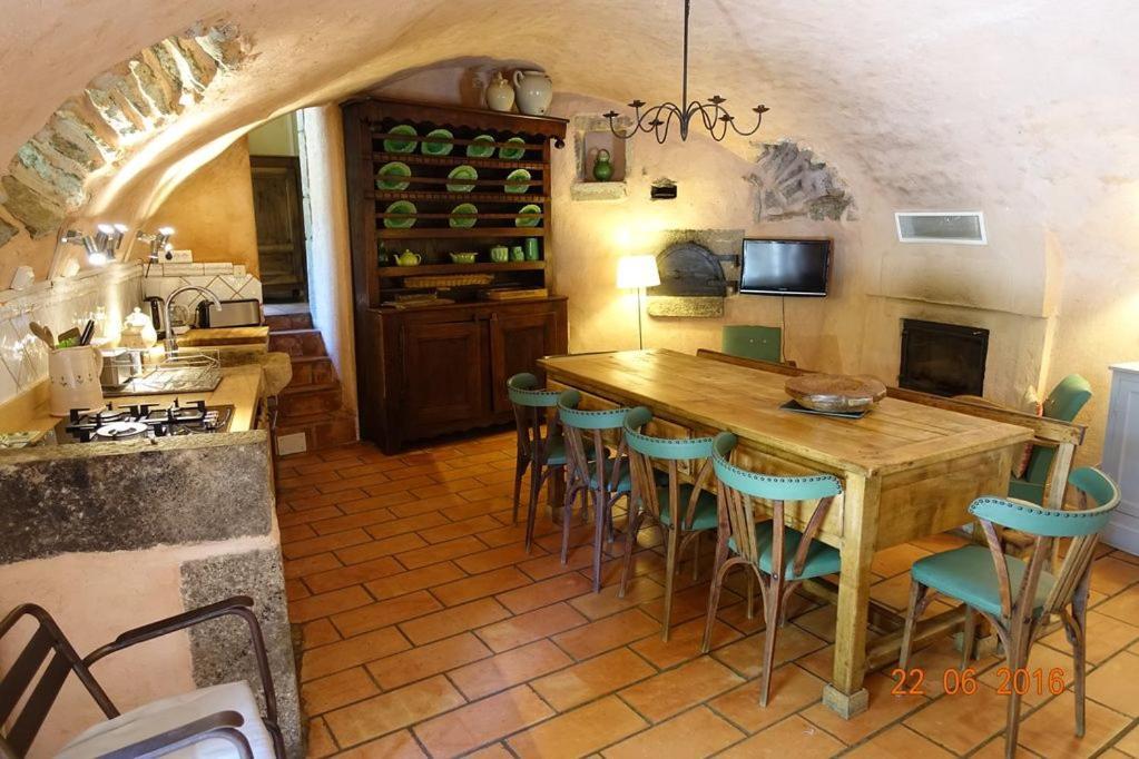 Roulottes Et Cabanes De Saint Cerice Vogue Bagian luar foto